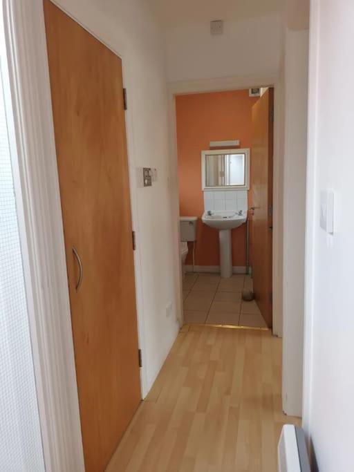 Village Centre Apartment Лехинч Экстерьер фото