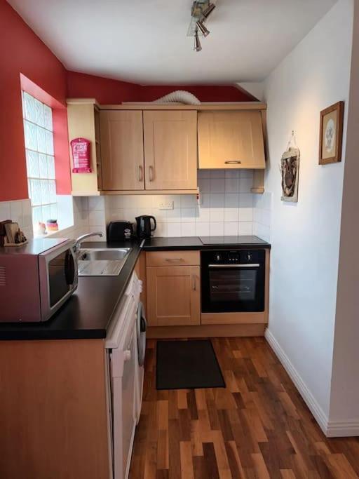 Village Centre Apartment Лехинч Экстерьер фото